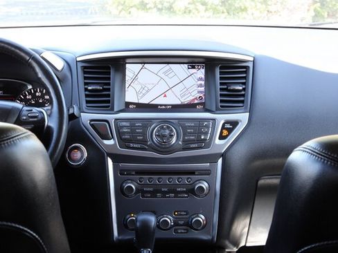 Used 2020 Nissan Pathfinder SL AWD/4WD image 18