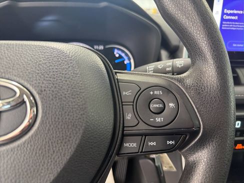 Used 2023 Toyota RAV4 LE AWD/4WD image 18