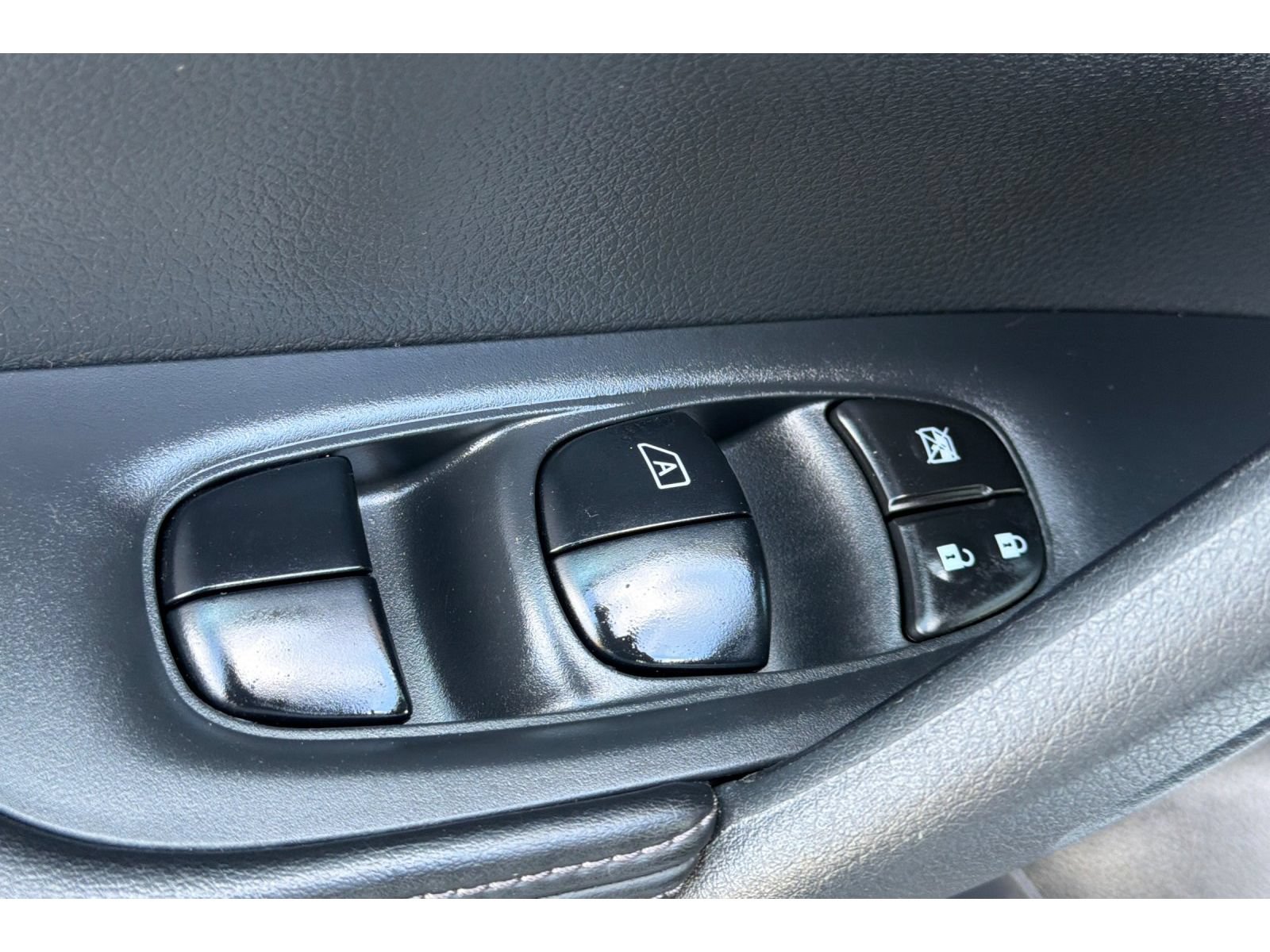 Used 2020 Nissan Rogue S w/ Special Edition Package AWD/4WD image 12