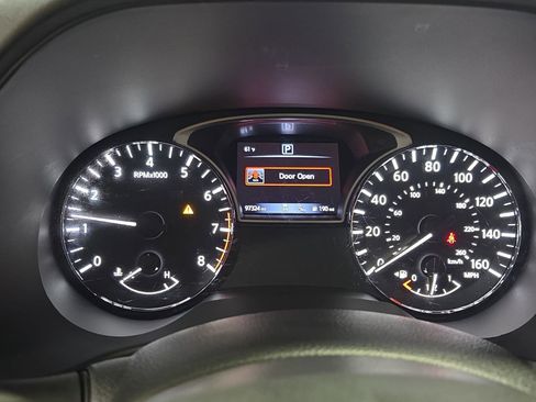 Used 2020 Nissan Pathfinder SV image 18