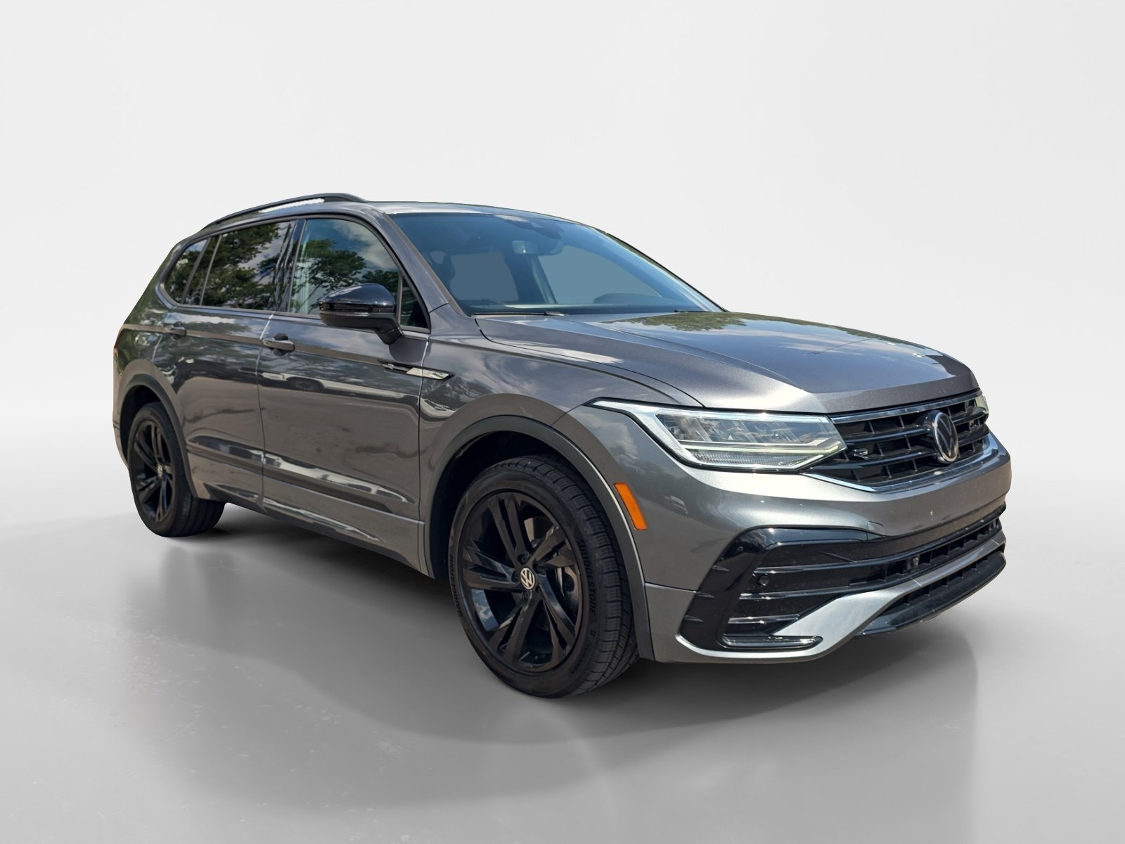 Used 2023 Volkswagen Tiguan SE R-Line FWD image 8