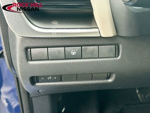 Used 2021 Nissan Rogue SV FWD image 22
