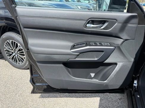 New 2026 Nissan Pathfinder SL image 16