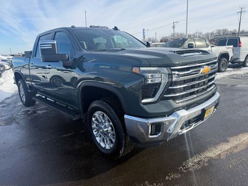 Used 2025 Chevrolet Silverado 2500 LTZ w/ LTZ Premium Package image 7