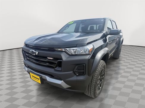 Used 2025 Chevrolet Colorado Trail Boss AWD/4WD image 2