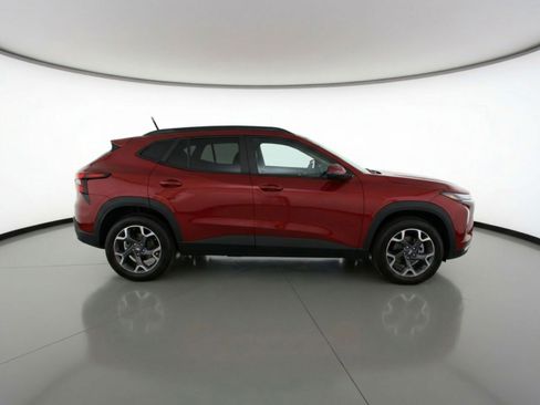 Used 2025 Chevrolet Trax LT image 11