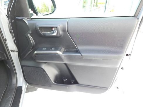 Used 2021 Toyota Tacoma TRD Off-Road image 43