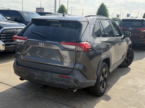 Used 2019 Toyota RAV4 XLE FWD image 5