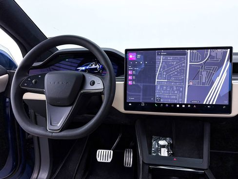 Used 2023 Tesla Model X Plaid AWD/4WD image 3
