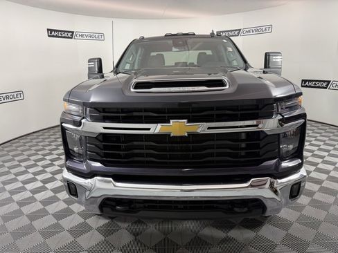 Used 2024 Chevrolet Silverado 2500 LT w/ Convenience Package image 9