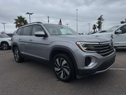 Used 2024 Volkswagen Atlas SE FWD image 3