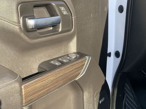 Used 2022 Chevrolet Silverado 1500 LT Trail Boss w/ Convenience Package II AWD/4WD image 16