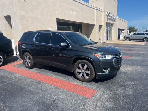 Used 2020 Chevrolet Traverse LT w/ LT Premium Package image 1