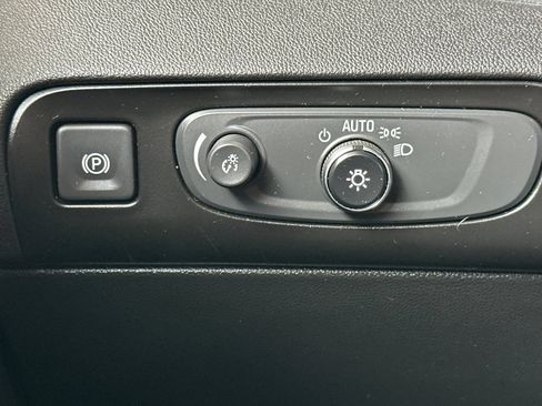 Certified 2020 Buick Enclave Essence w/ Sound and Sites Package AWD/4WD image 37