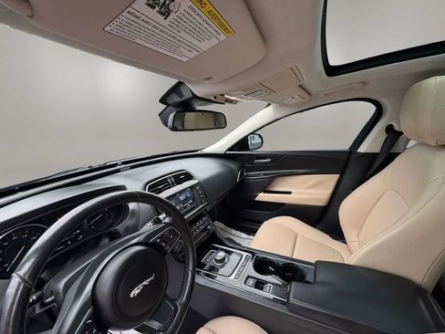 Used 2017 Jaguar XE RWD image 12