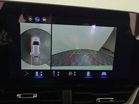Used 2026 Chevrolet Equinox LT w/ Safety and Technology Package FWD image 18
