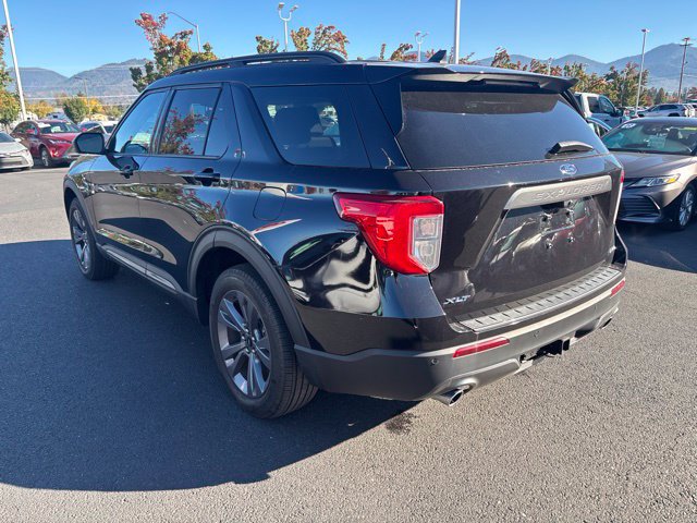 Used 2023 Ford Explorer XLT w/ Equipment Group 202A AWD/4WD image 3