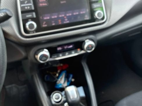 Used 2018 Nissan Kicks SV FWD image 8