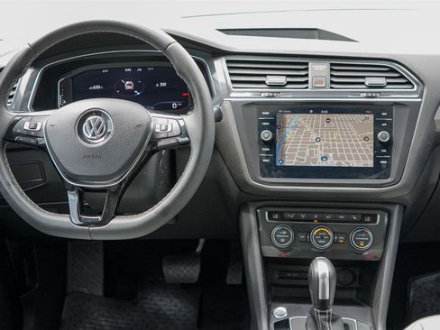 Used 2021 Volkswagen Tiguan SEL AWD/4WD image 26