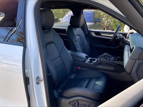 Used 2024 Porsche Cayenne image 9