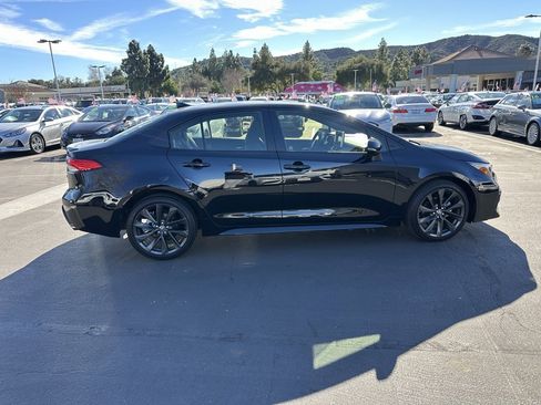 Certified 2025 Toyota Corolla SE image 3