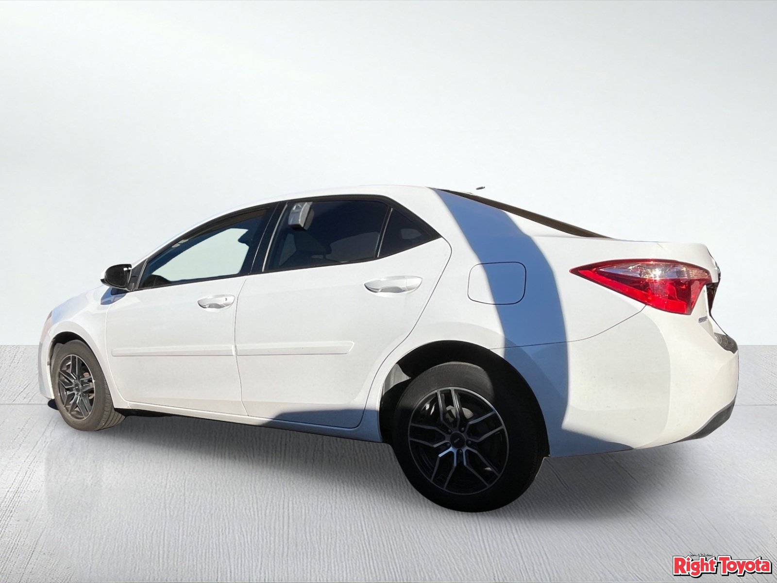 Used 2019 Toyota Corolla LE w/ Carpet Mat Package (TMS) FWD image 3