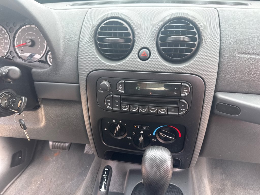 Used 2006 Jeep Liberty Sport AWD/4WD image 18
