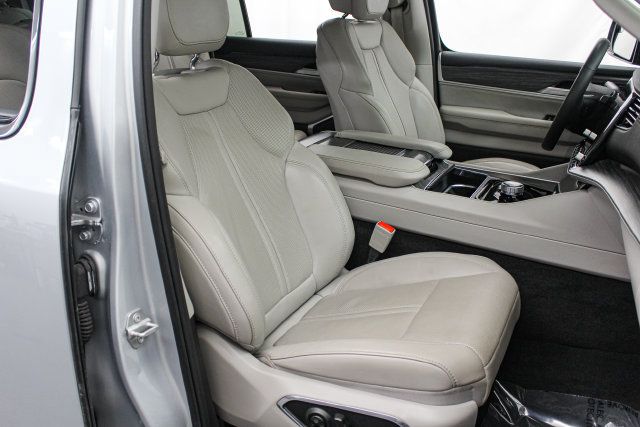 Used 2024 Jeep Wagoneer L Series II w/ Flexible Seating Group RWD image 22