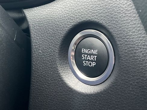 Used 2025 Toyota Corolla SE image 18