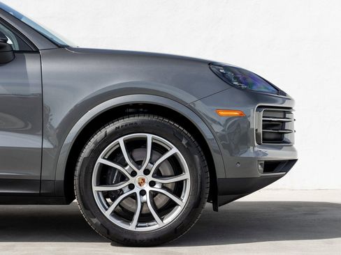 Certified 2025 Porsche Cayenne image 11