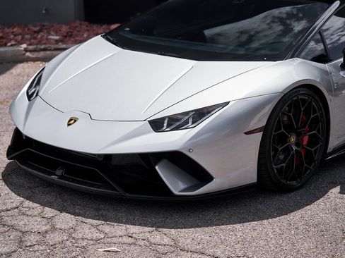 Used 2018 Lamborghini Huracan Performante image 7