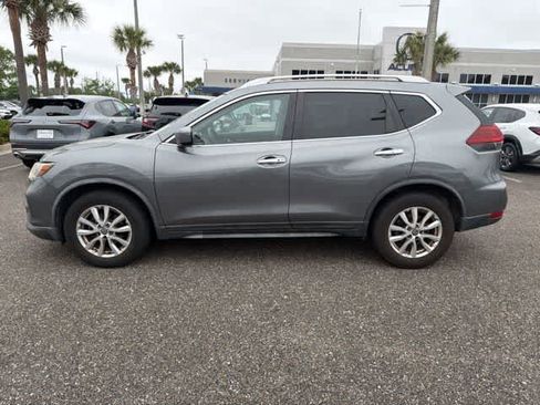 Used 2019 Nissan Rogue SV image 4