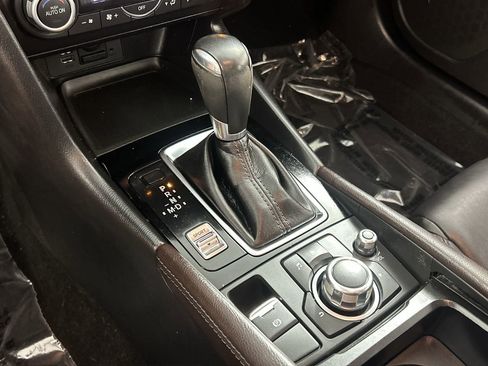 Used 2018 MAZDA MAZDA3 Touring image 16