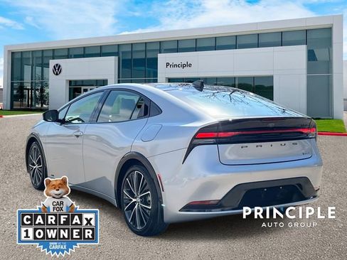 Used 2025 Toyota Prius XLE image 5