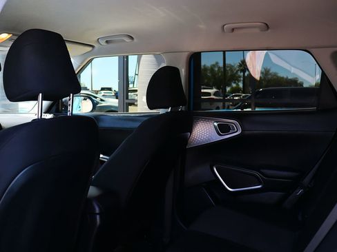 Used 2023 Kia Soul S FWD image 34