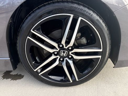 Used 2017 Honda Accord Sport image 11