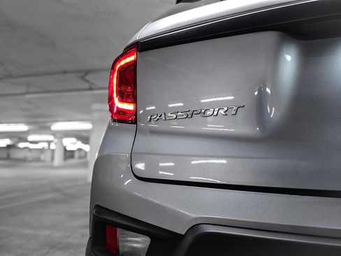 Used 2023 Honda Passport EX-L image 9