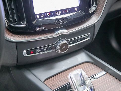 Used 2023 Volvo XC60 B6 Ultimate w/ Protection Package Premier image 16