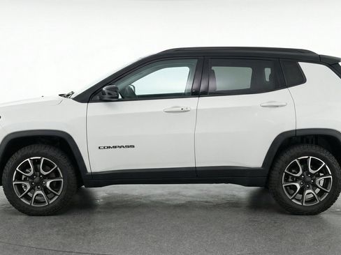 Used 2025 Jeep Compass Trailhawk AWD/4WD image 5