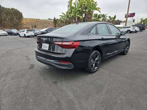 Used 2022 Volkswagen Jetta SE w/ Panoramic Sunroof Package FWD image 5