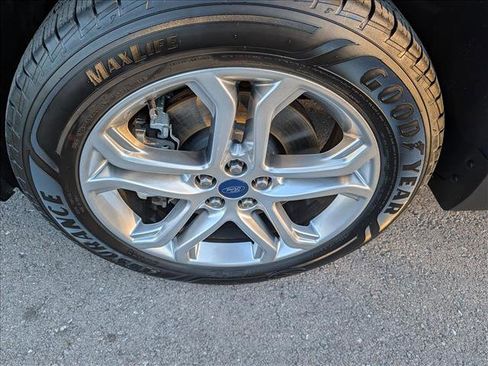 Used 2018 Ford Edge Titanium w/ Equipment Group 302A image 9