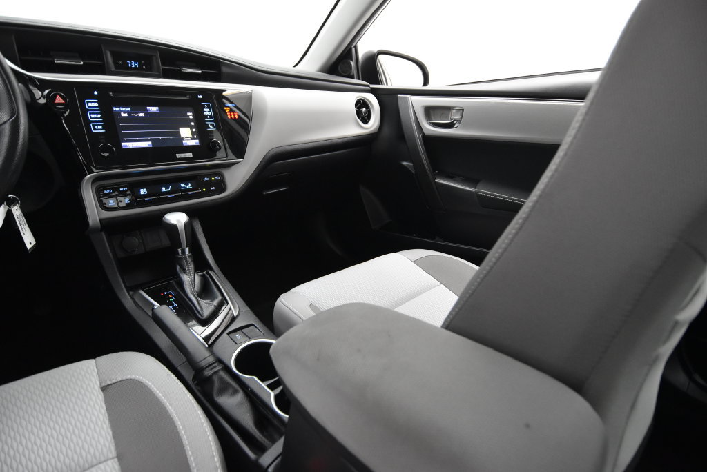 Used 2018 Toyota Corolla LE FWD image 25