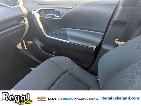 Used 2022 Toyota RAV4 SE image 13