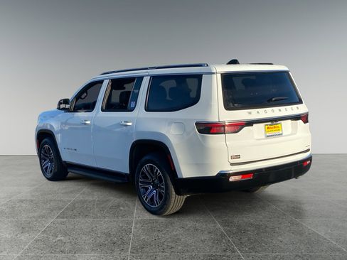 Used 2024 Jeep Wagoneer Series II w/ Flexible Seating Group image 3