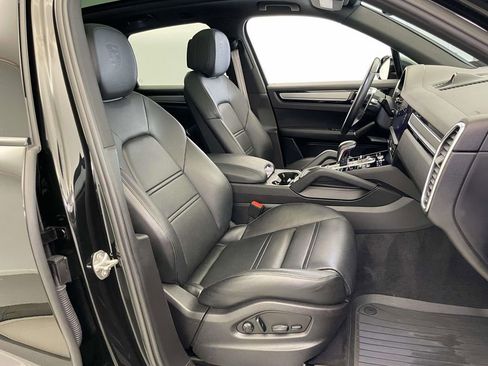 Used 2023 Porsche Cayenne Platinum Edition image 23