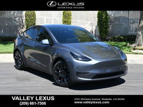 Used 2021 Tesla Model Y Long Range AWD/4WD image 1