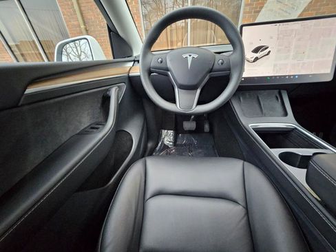 Used 2024 Tesla Model Y Long Range image 4