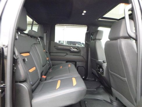 Used 2024 GMC Sierra 1500 AT4 w/ Technology Package AWD/4WD image 8