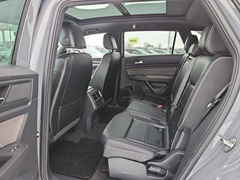 Used 2021 Volkswagen Atlas Cross Sport SE w/ Panoramic Sunroof Package image 12