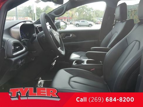 New 2026 Chrysler Pacifica Select image 37